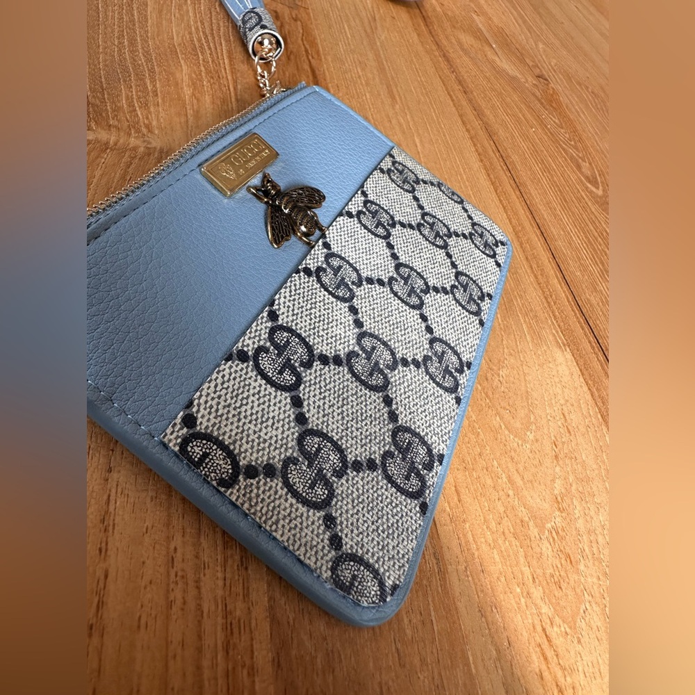 Upcycled leather luxury zip pouch - Picture 8 of 10